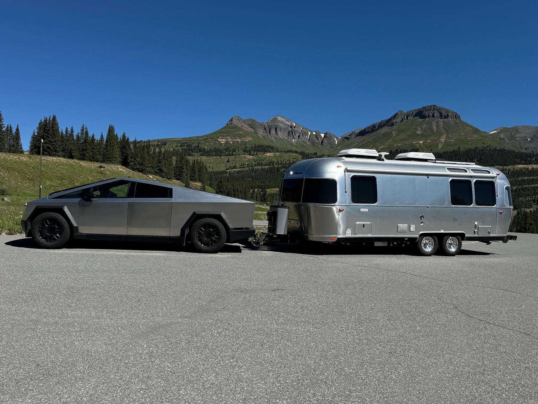 Tesla Cybertruck Towing 7,000lb Airstream ✅ 1,100+ miles ✅ Million Dollar Highway 😳 IMG_1707
