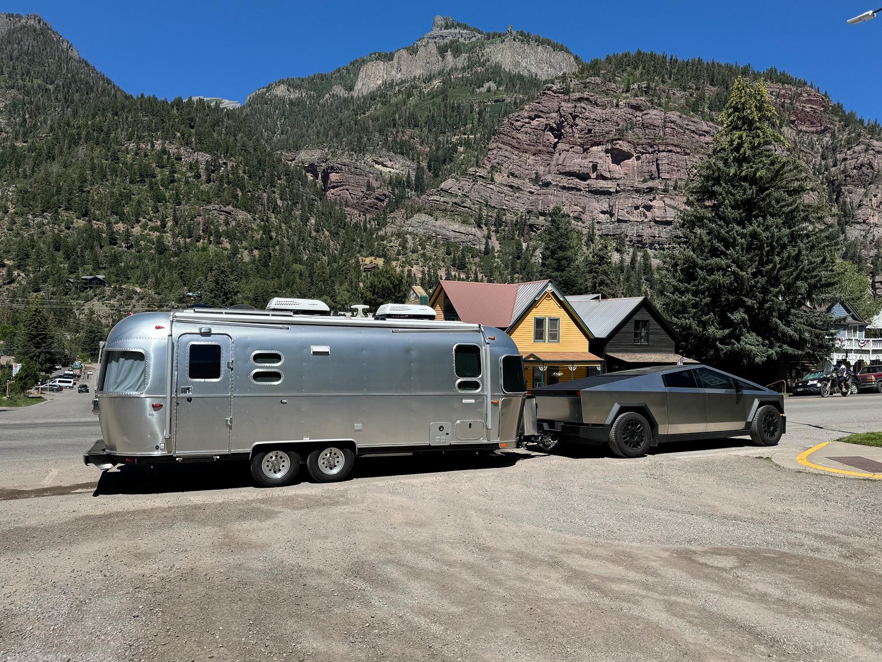 Tesla Cybertruck Towing 7,000lb Airstream ✅ 1,100+ miles ✅ Million Dollar Highway 😳 IMG_1720