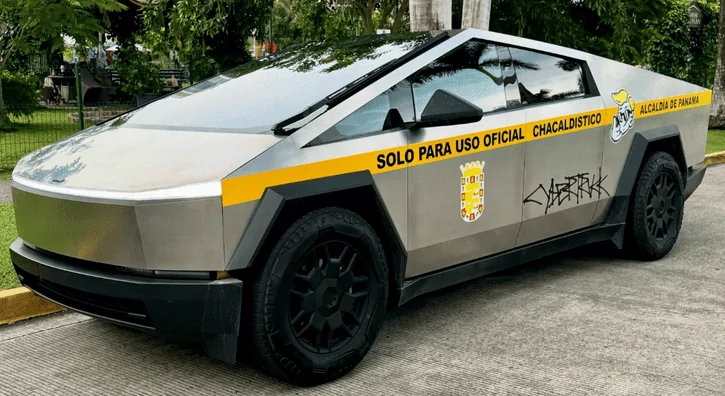 Tesla Cybertruck Cybertruck is official vehicle of mayor (alcalde) of Panama City, Panama 1720315211811-e6
