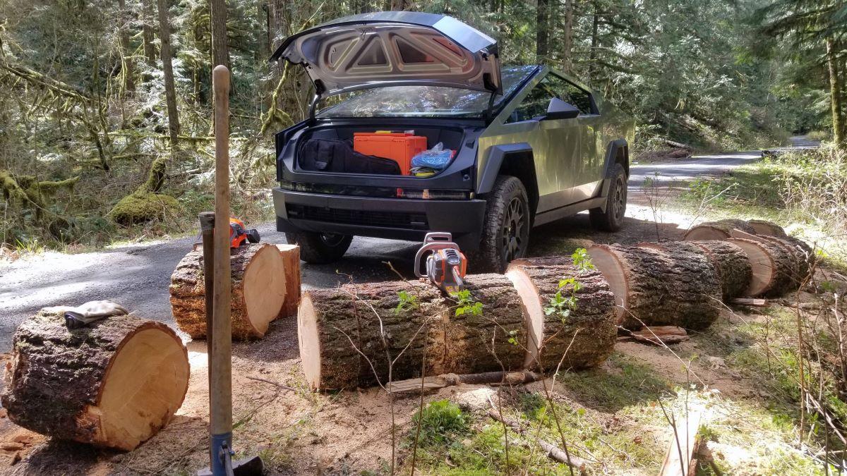 Tesla Cybertruck Offroad Specs Comparison Chart -- Cybertruck vs Rivian, Lightning, Silverado, Hummer, Raptor 20240422_123622crsm