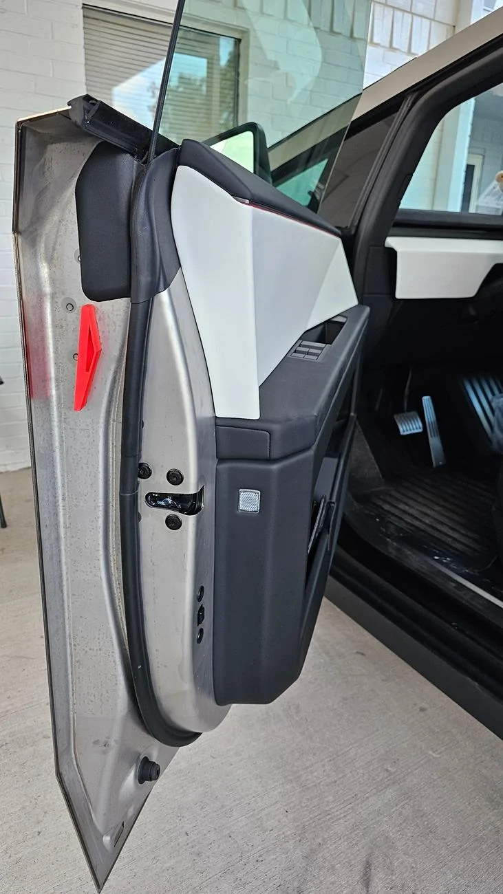 Tesla Cybertruck Finger Print less door handles (glow in the dark) 20240704_191331