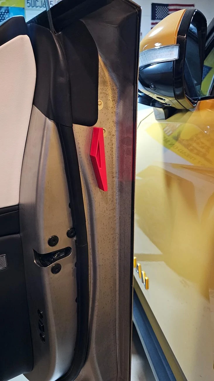 Tesla Cybertruck Finger Print less door handles (glow in the dark) 20240702_212708