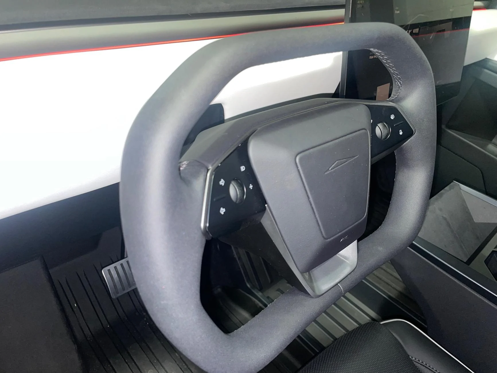 Tesla Cybertruck Beast vs AWD interior photos? IMG_5143
