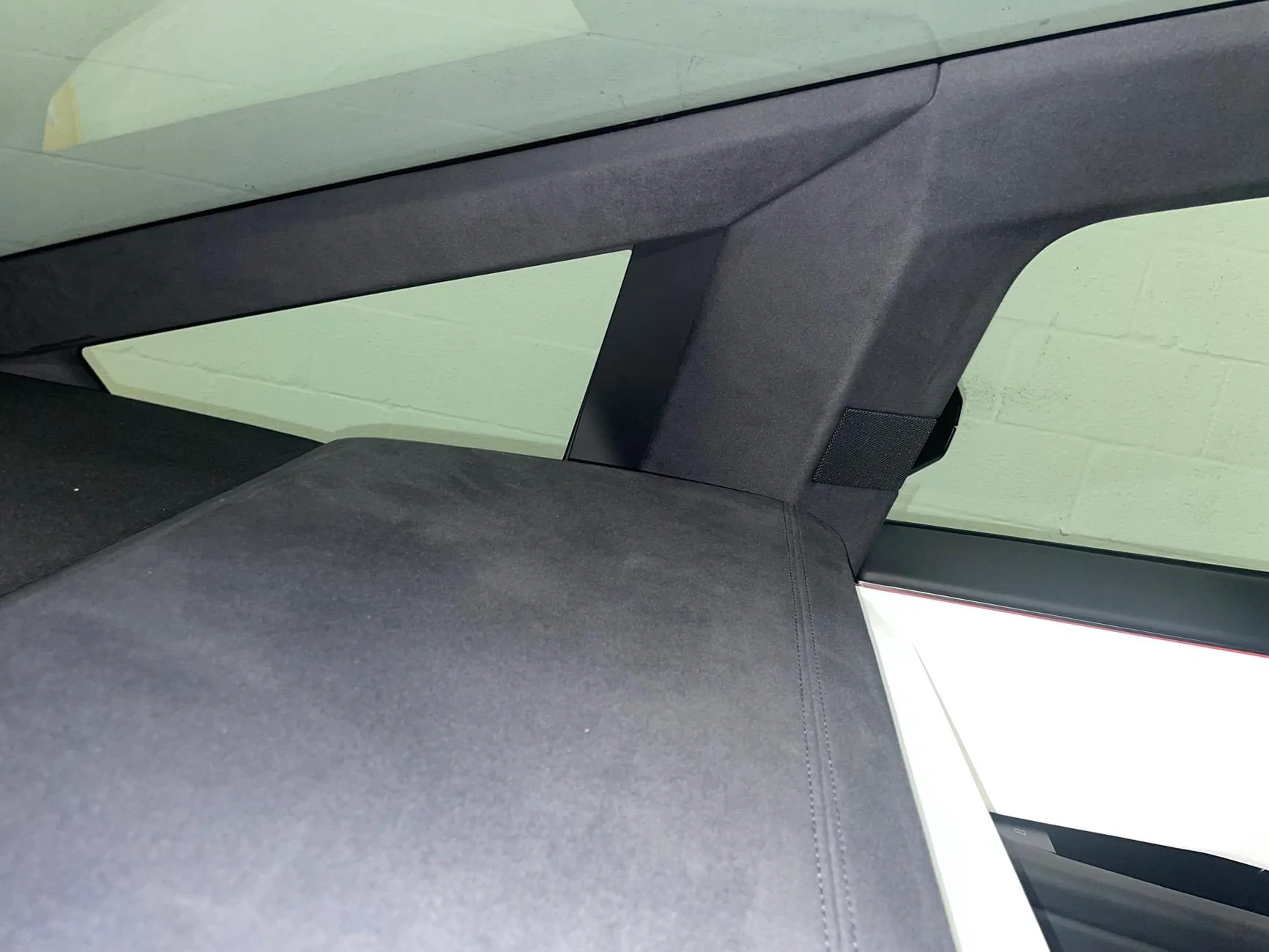 Tesla Cybertruck Beast vs AWD interior photos? IMG_5145
