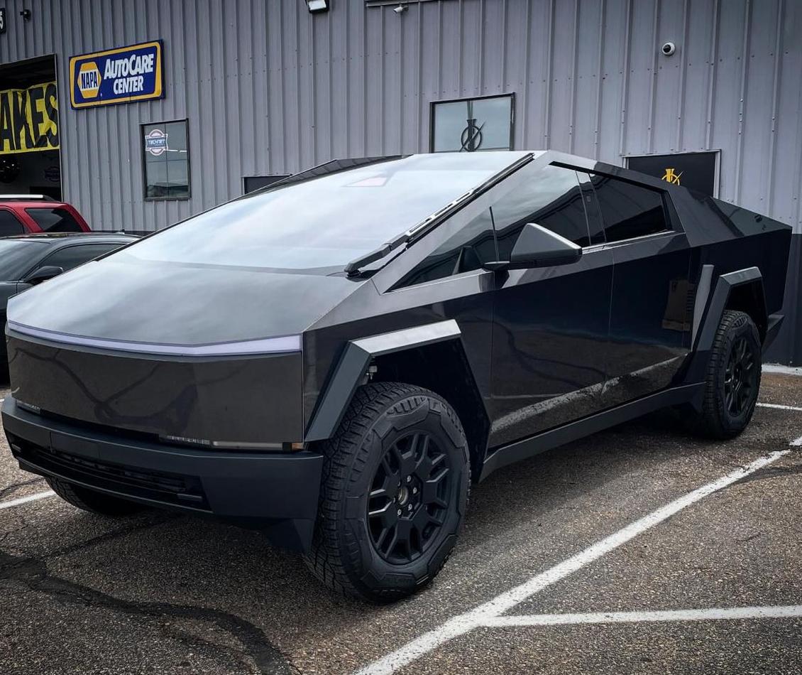 Tesla Cybertruck Aftermarket Black Interior + 24" Inch Wheels IMG_1949
