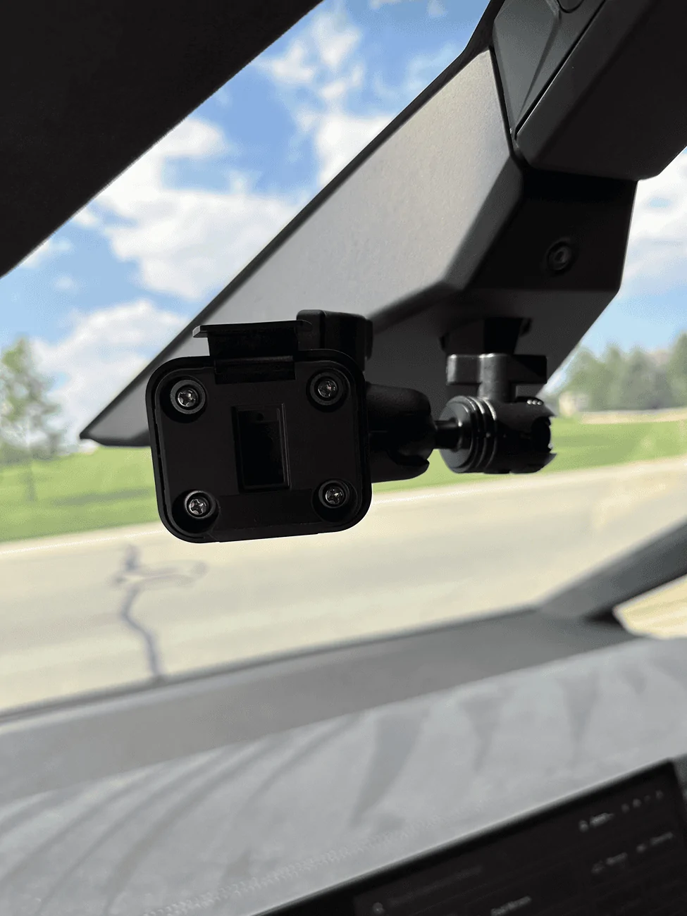 Tesla Cybertruck Replacing the rearview mirror with this... 1720826430336-