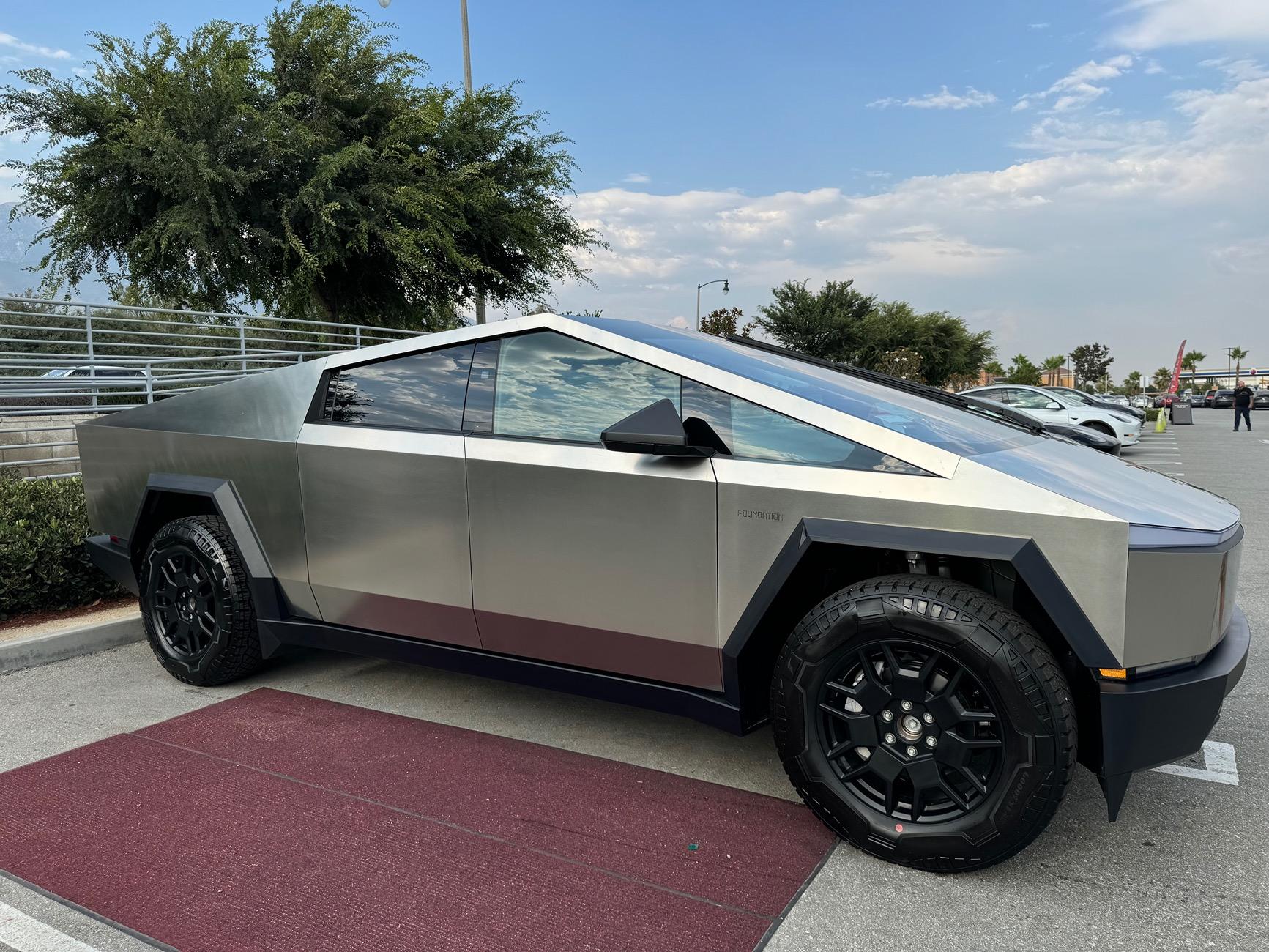 Tesla Cybertruck Cyberbeast waiting room ⏳ IMG_3690