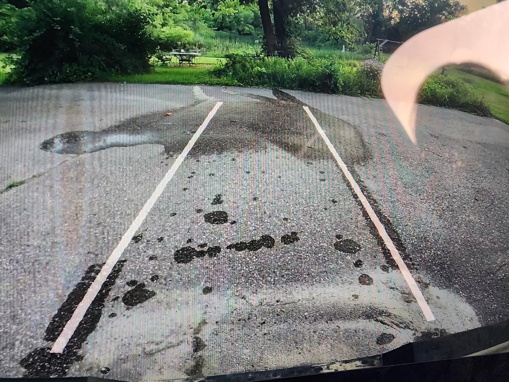 Tesla Cybertruck Front and rear guide lines are incorrect. 20240713_205327