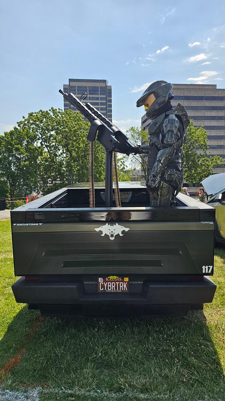 Tesla Cybertruck CUSTOM GRAPHICS / DESIGN / THEME Vinyl Wrap & PPF Cybertruck -- Photos & Videos 20240714_110359