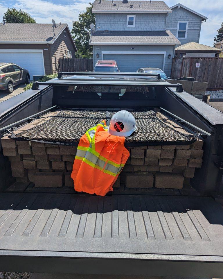 Tesla Cybertruck What Are You Hauling in your Cybertruck? 🦾 👷‍♂️ IMG_20240714_144310_053