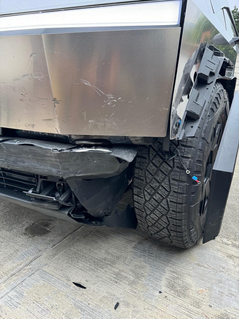 Tesla Cybertruck Totaled or repairable? IMG_9984
