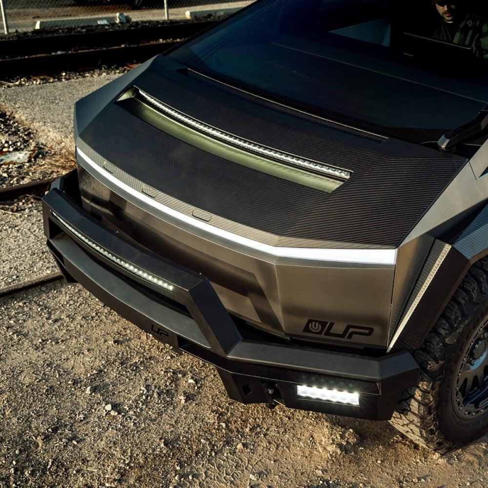 Tesla Cybertruck Hit a deer going 50mph! WOW tough Truck! IMG_2114