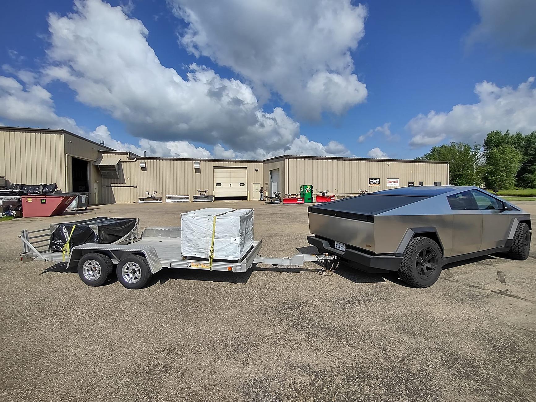Tesla Cybertruck Who wants to plow with the Cyber? 450929676_10224014228215272_1375484296857863369_n
