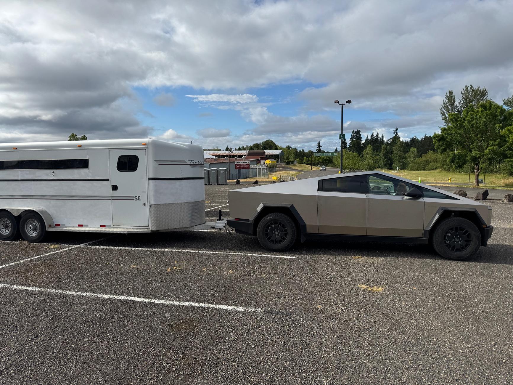 Tesla Cybertruck Towing 4 horse trailer - efficiency numbers IMG_0362