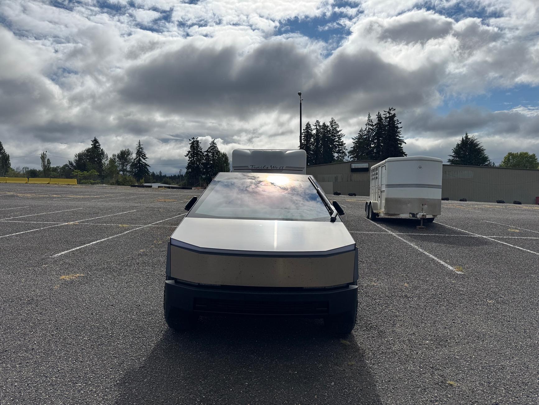 Tesla Cybertruck Towing 4 horse trailer - efficiency numbers IMG_0361