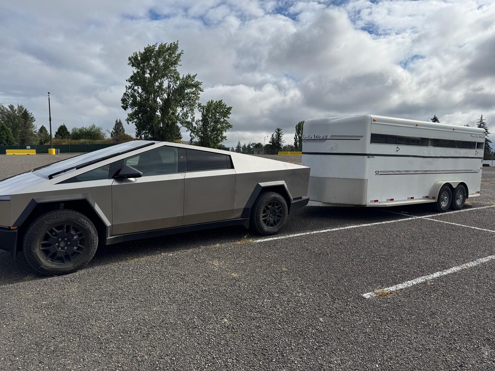 Tesla Cybertruck Towing 4 horse trailer - efficiency numbers IMG_0360