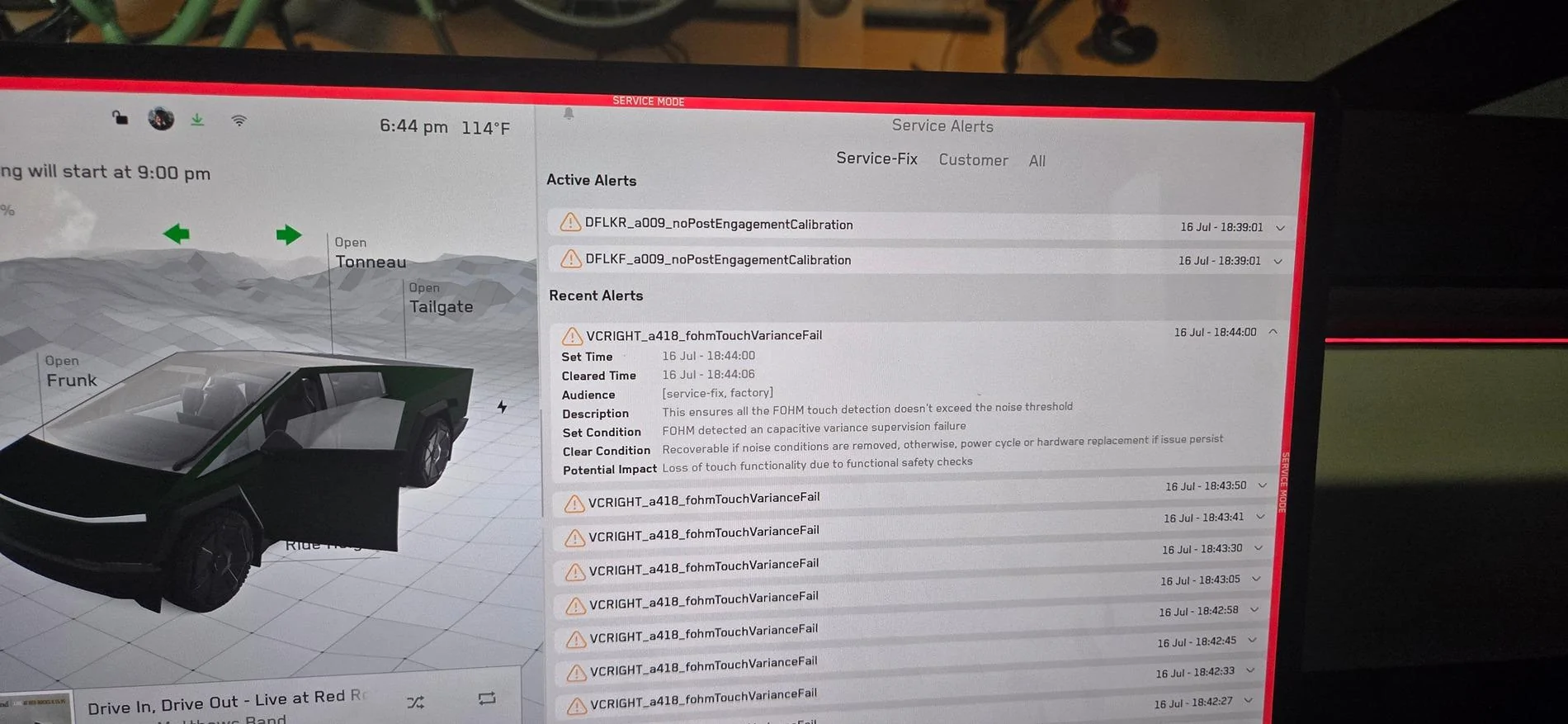 Tesla Cybertruck Hazard lights will not turn off 1000009669