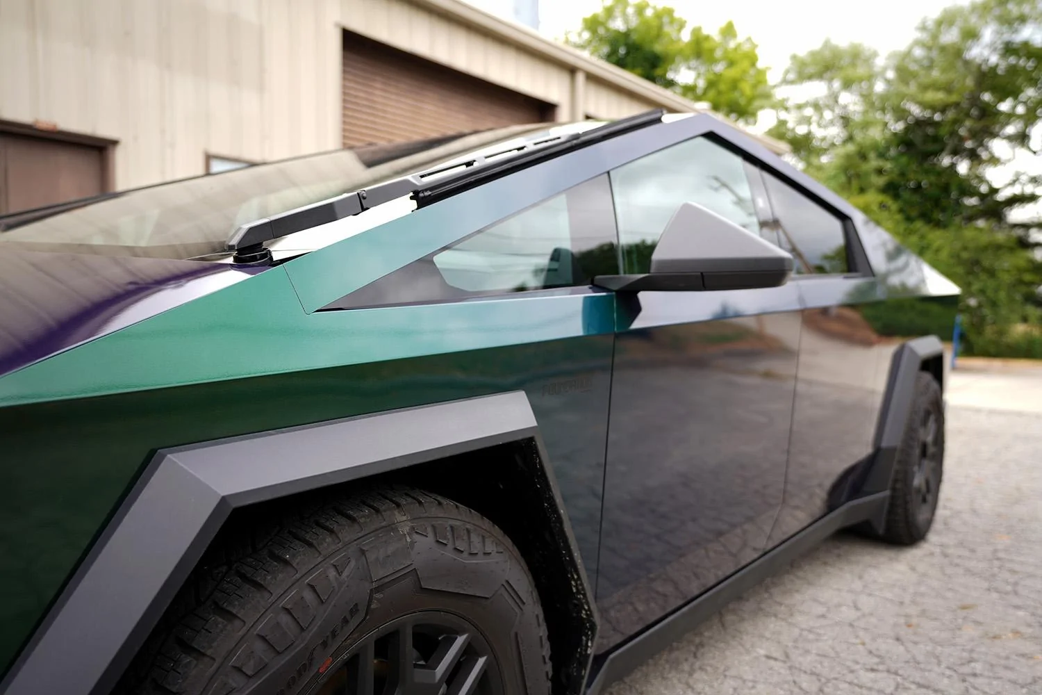 Tesla Cybertruck Cybertruck Wrapped In Hidden Forest ColorFlow (Avery Dennison) DSC07268