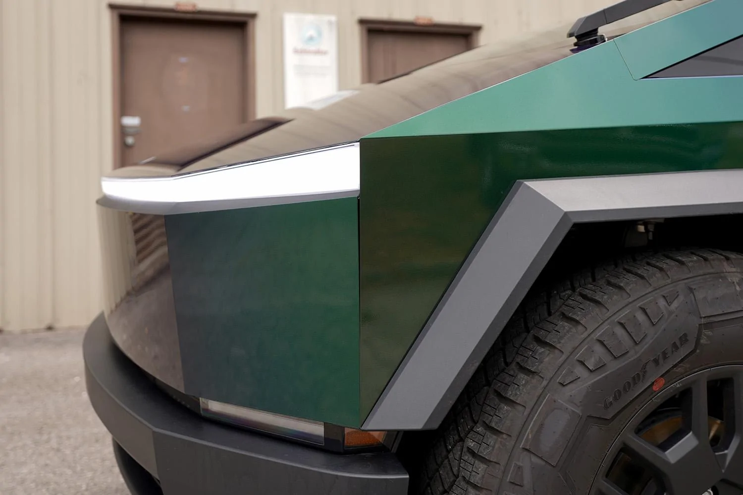 Tesla Cybertruck Cybertruck Wrapped In Hidden Forest ColorFlow (Avery Dennison) DSC07188