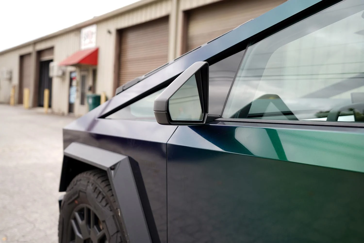 Tesla Cybertruck Cybertruck Wrapped In Hidden Forest ColorFlow (Avery Dennison) DSC07221