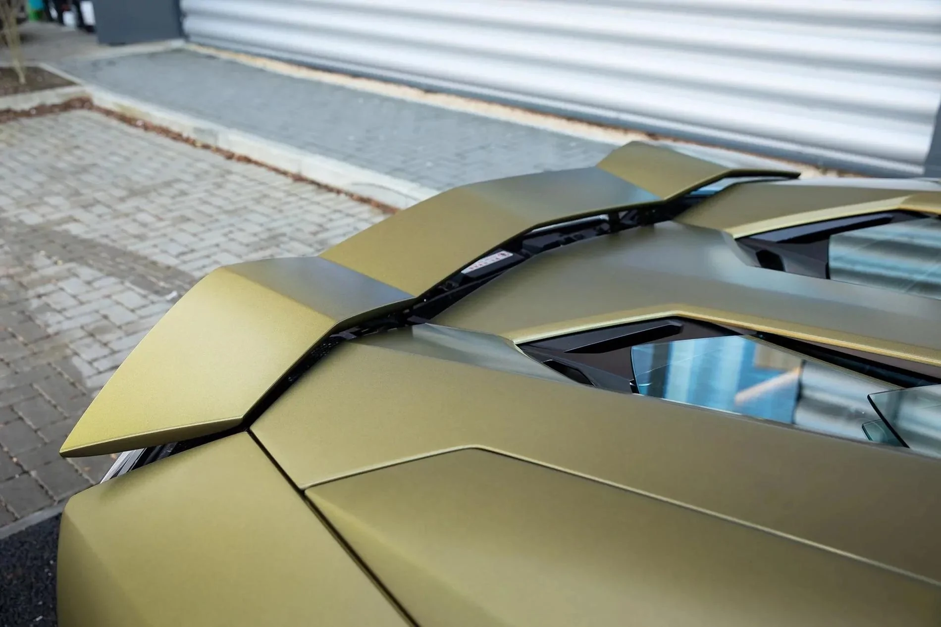 Tesla Cybertruck Unplugged Performance CyberBeast Goes Matte Gold + 18" Wheels (UP-03 Beadlocks) + Geolander 285/75/18 Tires verde_gea3