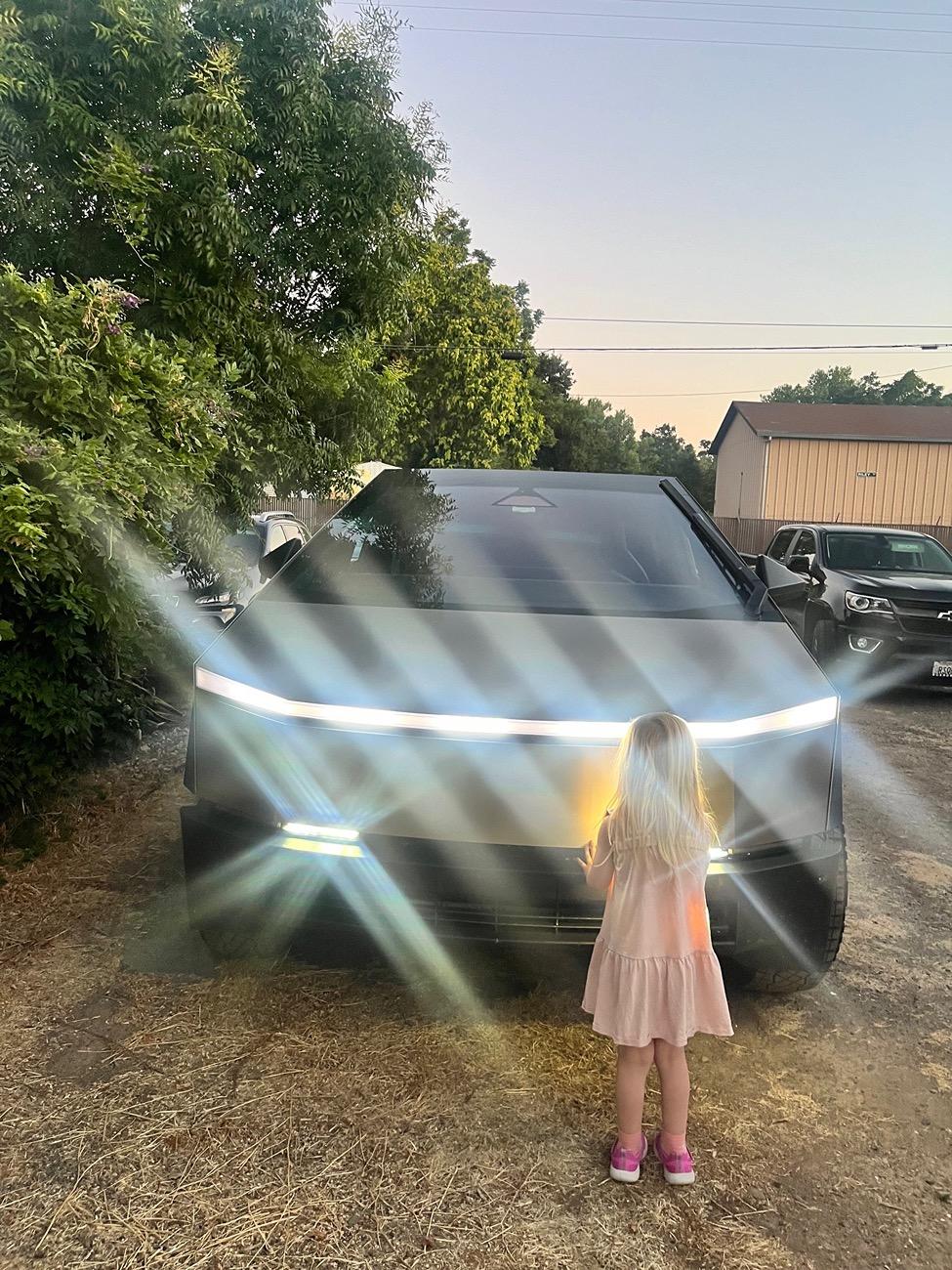 Tesla Cybertruck Daily random Cybertruck photos thread - Post Yours! 📸 🤳 IMG_0377