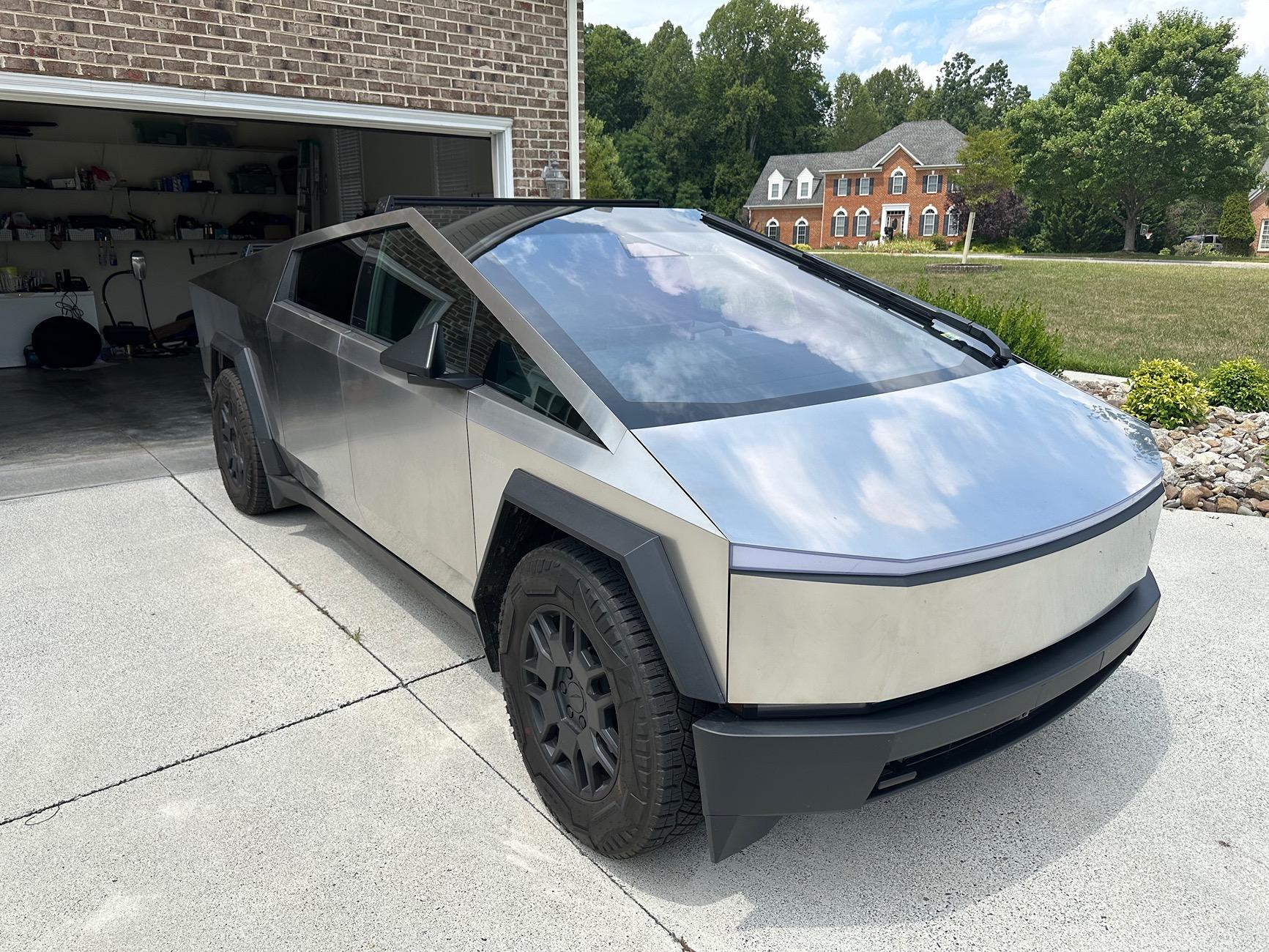 Tesla Cybertruck TESLA CYBERTRUCK MARS™ EXPEDITION CROSSBARS SHIPPING IN JUNE 2024 IMG_3042