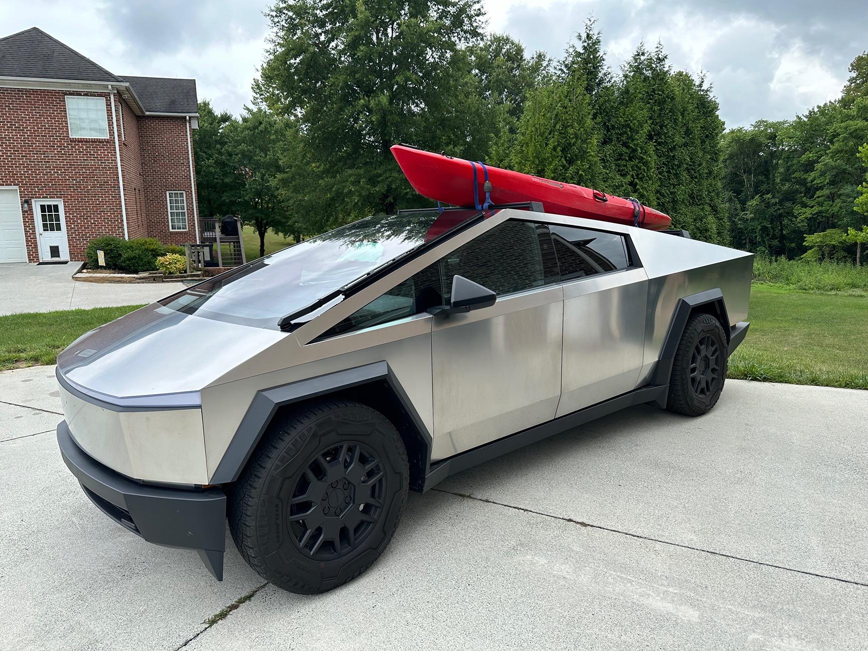 Tesla Cybertruck TESLA CYBERTRUCK MARS™ EXPEDITION CROSSBARS SHIPPING IN JUNE 2024 IMG_3043
