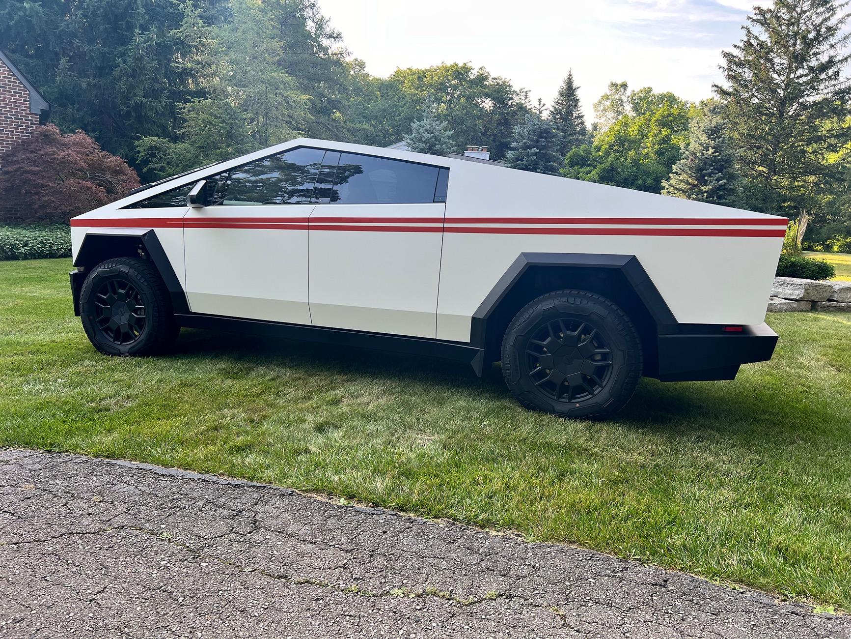 Tesla Cybertruck White Carbon Wrap IMG_0833