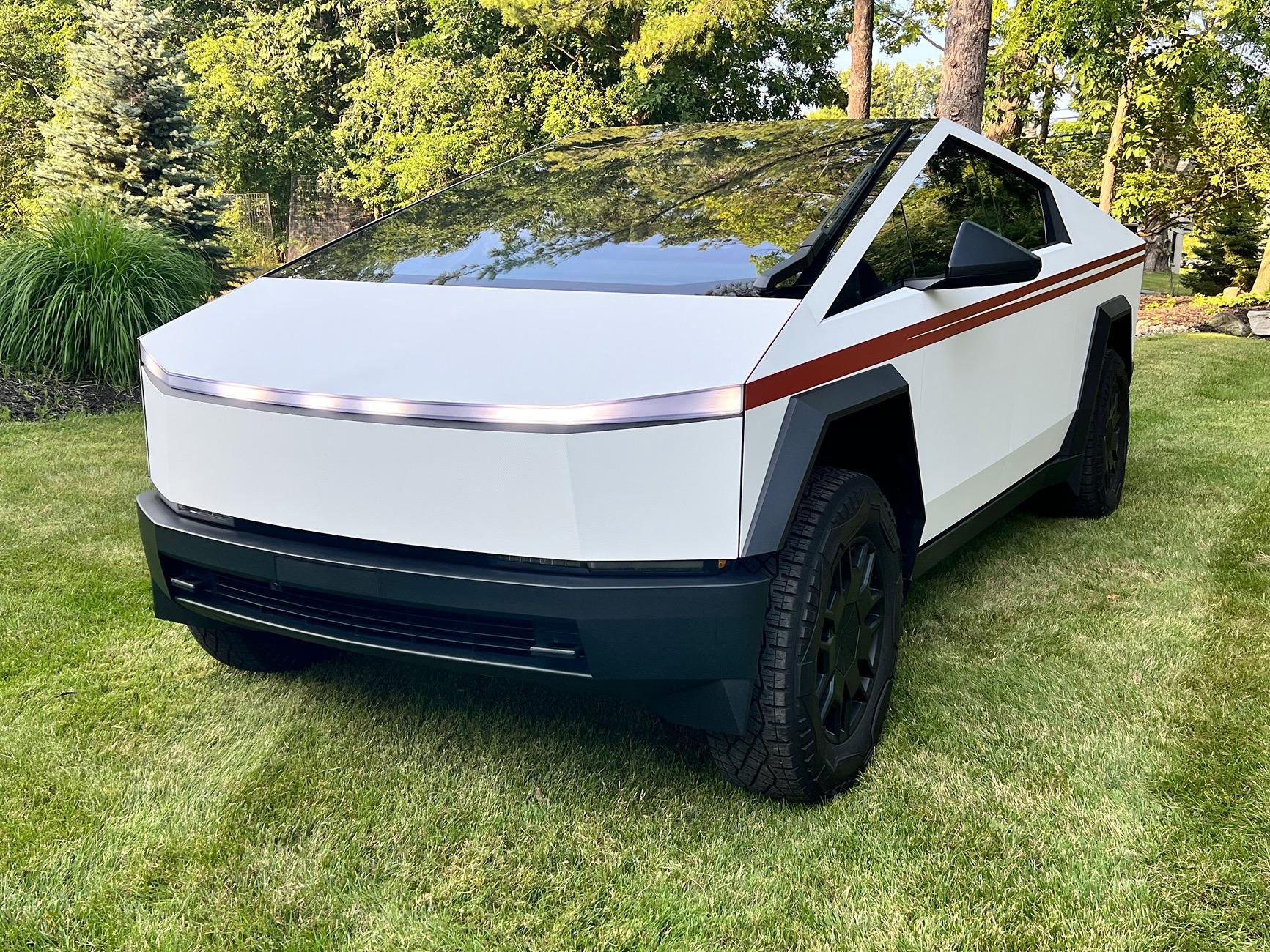 Tesla Cybertruck White Carbon Wrap IMG_0835