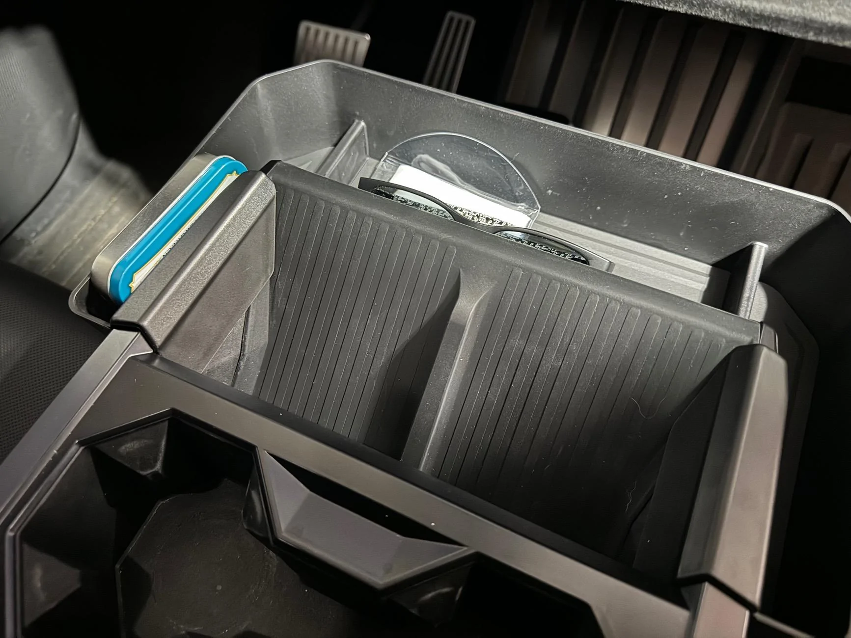 Tesla Cybertruck Installed the Phone Charger Silicone Mat, Cup Holder Organizer and Cyber Trashcan (by BestEVMod / EVVida) IMG_6913