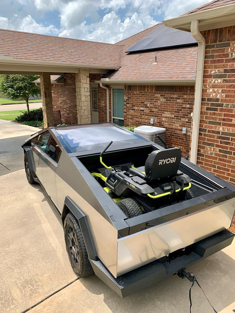 Tesla Cybertruck 🦾 Cybertruck doing truck stuff!  Post your photos! IMG_3370