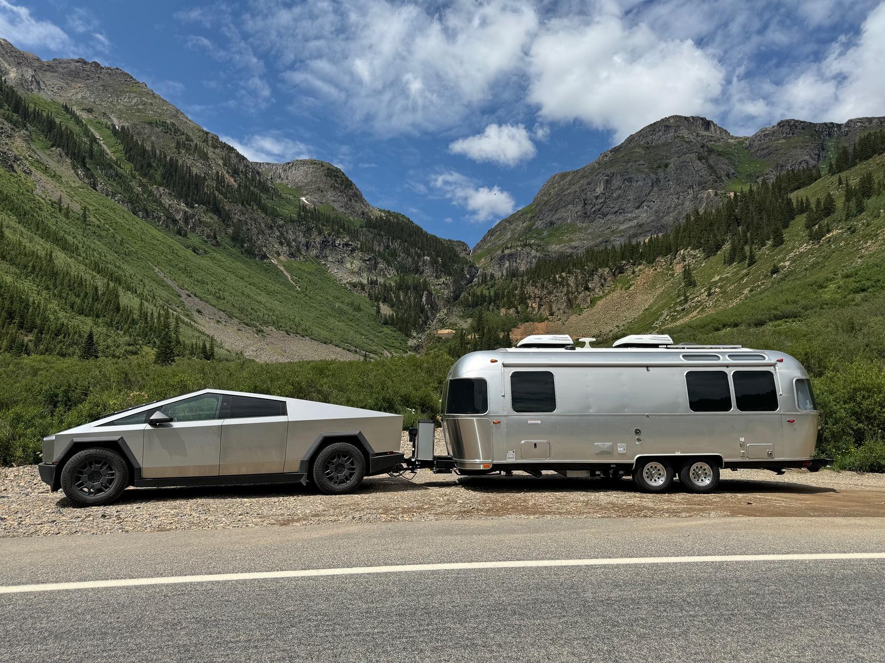 Tesla Cybertruck 🦾 Cybertruck doing truck stuff!  Post your photos! IMG_1877