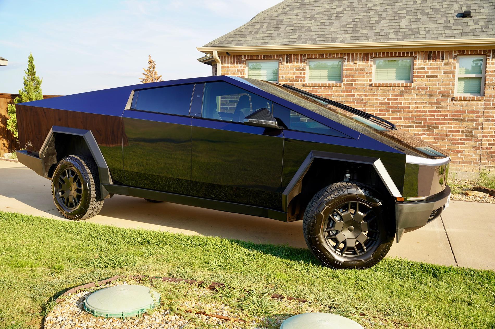 Tesla Cybertruck Flexishield PPF Midnight Black to Blue color flip DSC08233