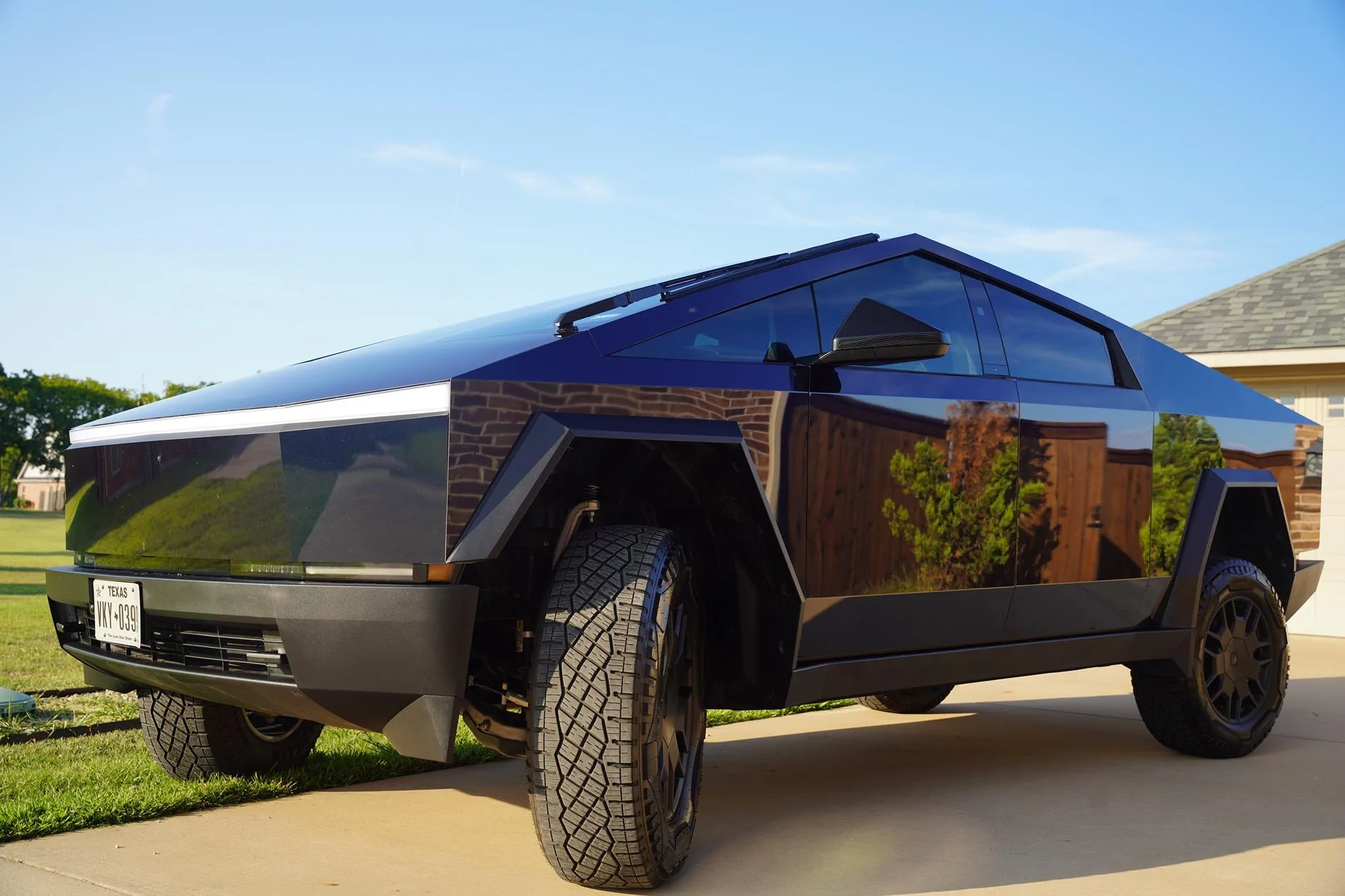 Tesla Cybertruck Flexishield PPF Midnight Black to Blue color flip DSC08229
