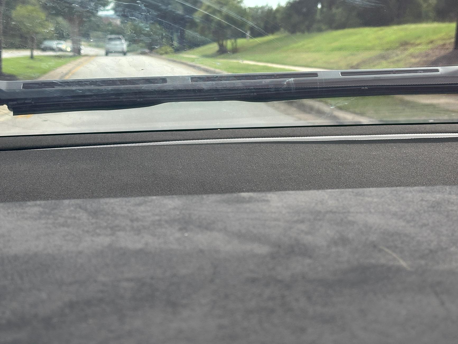 Tesla Cybertruck Windshield wiper blade fail IMG_4715.JPG