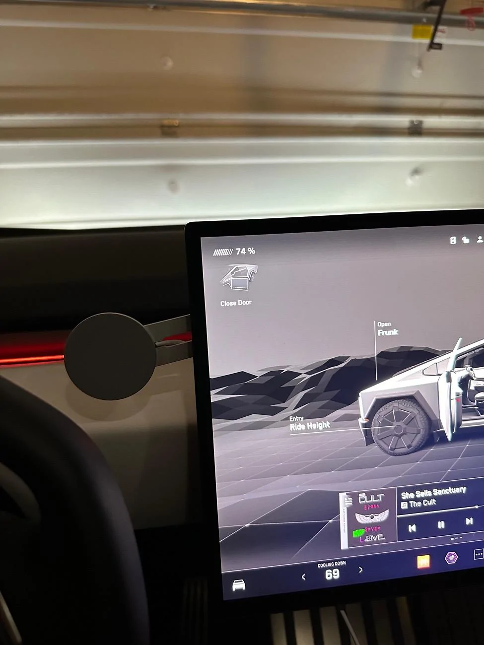 Tesla Cybertruck Phone Charging - iPhone 15 getting super hot IMG_2560