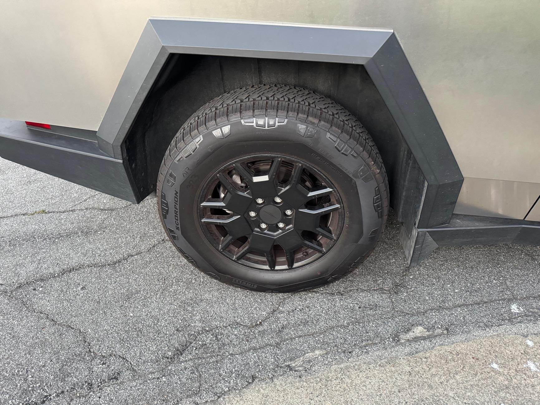 Tesla Cybertruck Core wheels & tire efficiency report: 326Wh/mi consumption after 263 miles IMG_7975