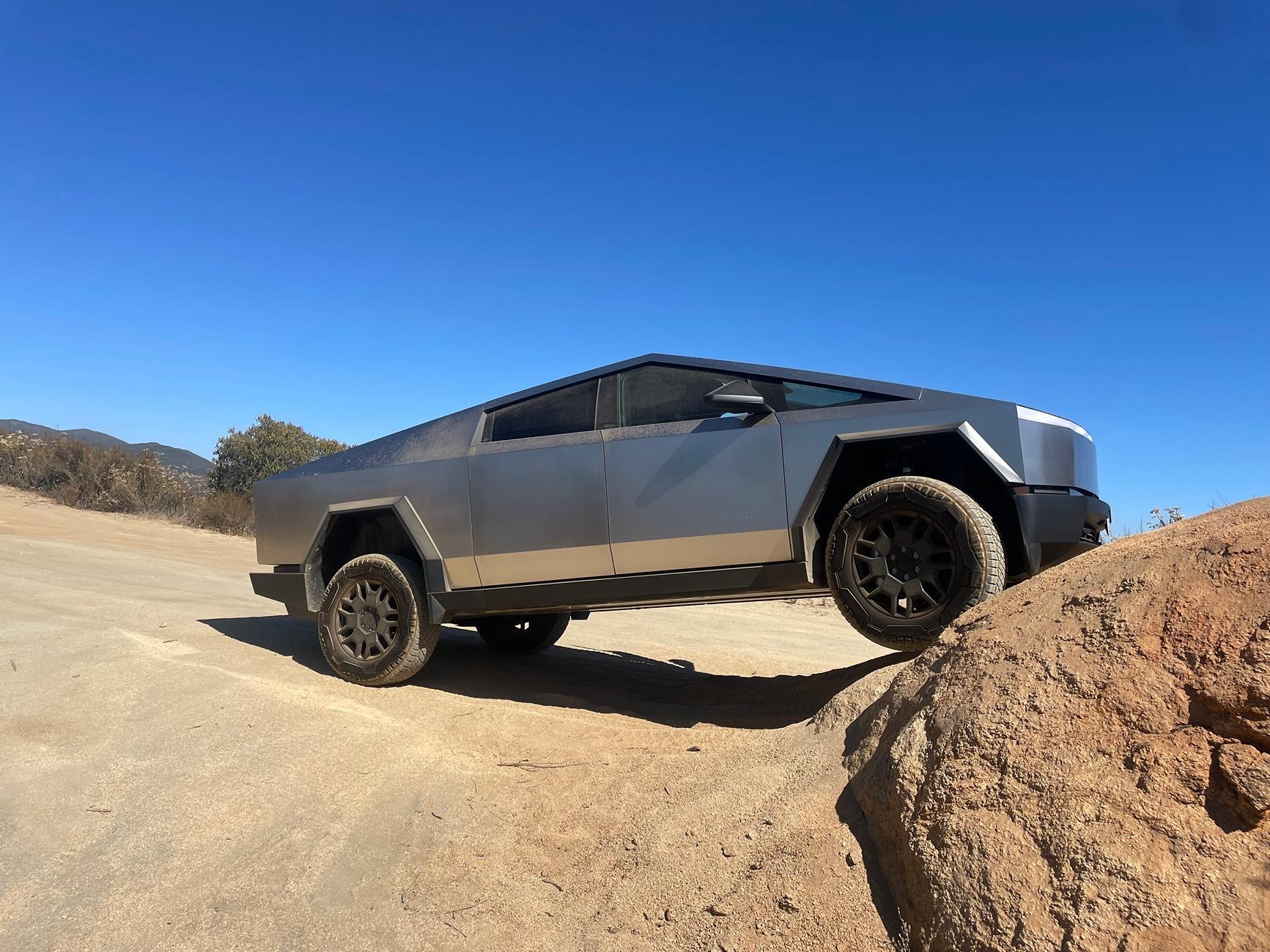 Tesla Cybertruck Daily random Cybertruck photos thread - Post Yours! 📸 🤳 IMG_6070