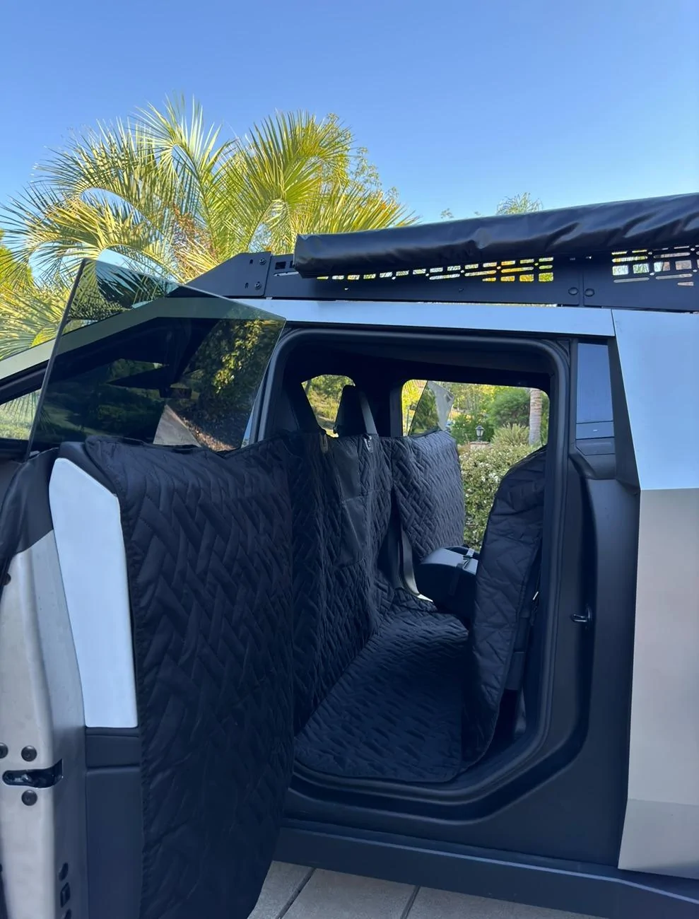 Tesla Cybertruck UranusWander (Previously MarsAccs) Pet Cover v0.2.0 Updates IMG_6475