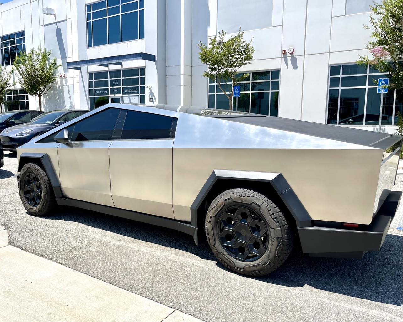 Tesla Cybertruck Cybertruck Aftermarket Wheels & Tires Photos + Info Compilation 453569003_473340892001553_4942021387534401421_n