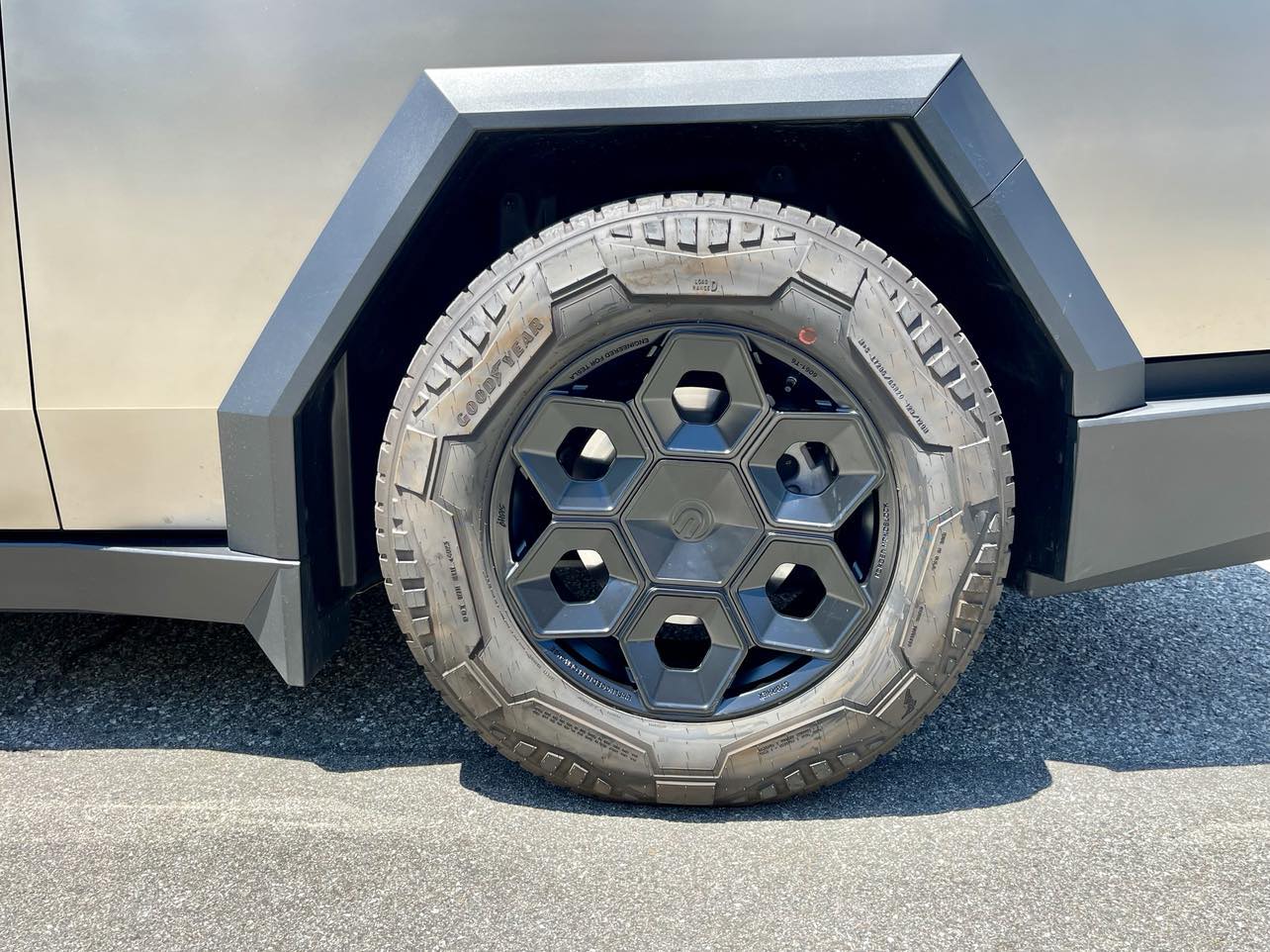 Tesla Cybertruck Cybertruck Aftermarket Wheels & Tires Photos + Info Compilation 451843301_1655100005280776_7368501883185799335_n