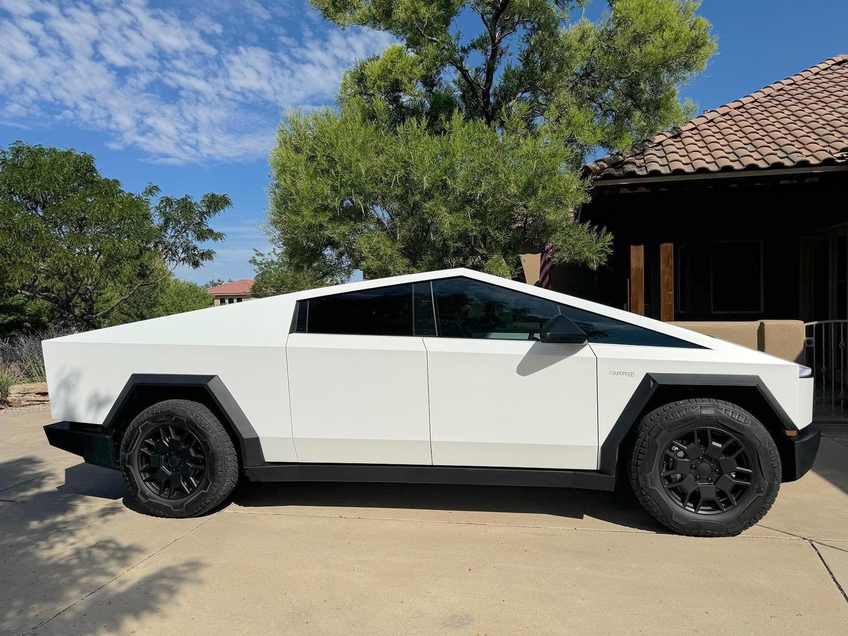 Tesla Cybertruck CYBERTRUCKco Lift Rod Kit -- Installed Results & Ride Heights Photos IMG_1298