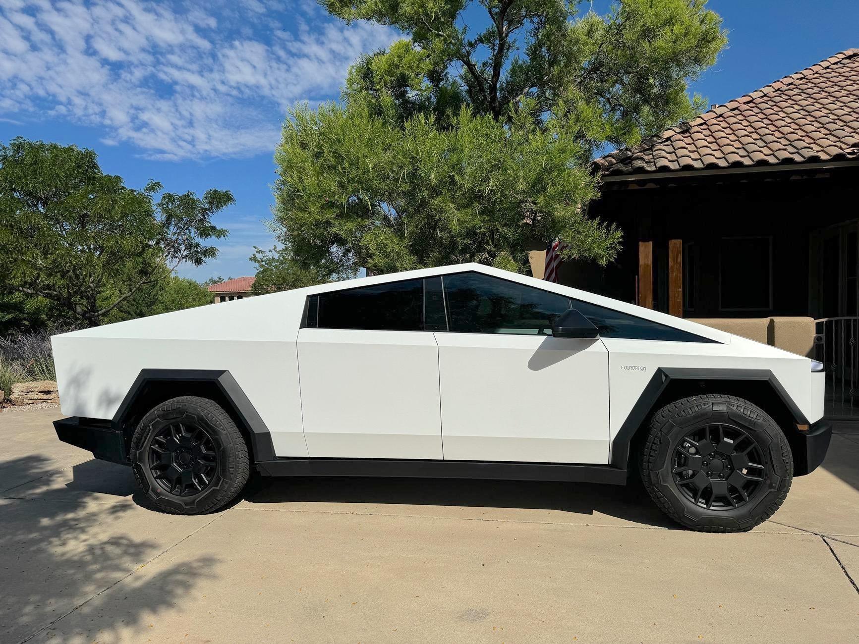 Tesla Cybertruck CYBERTRUCKco Lift Rod Kit -- Installed Results & Ride Heights Photos IMG_1297