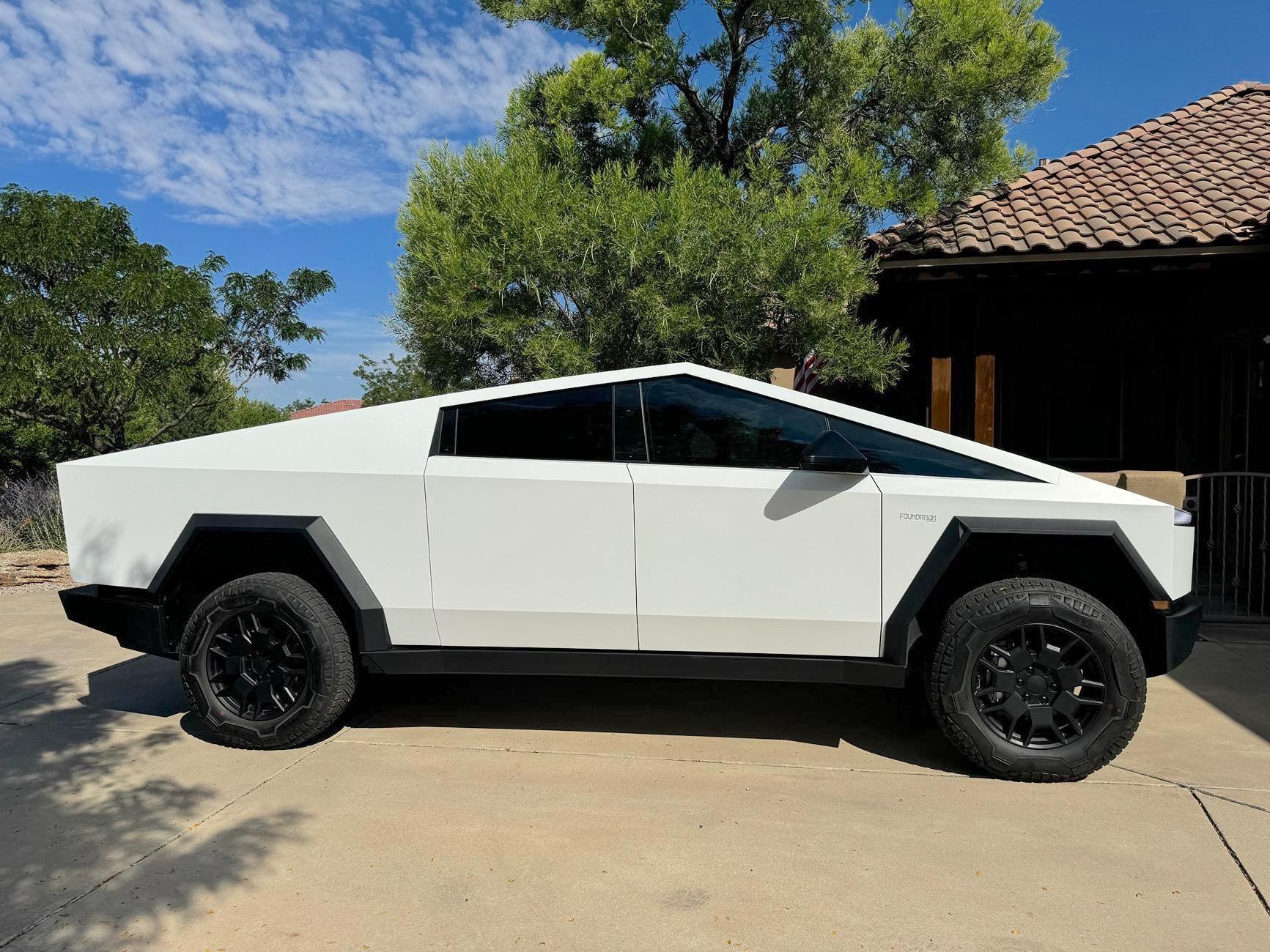 Tesla Cybertruck CYBERTRUCKco Lift Rod Kit -- Installed Results & Ride Heights Photos IMG_1295