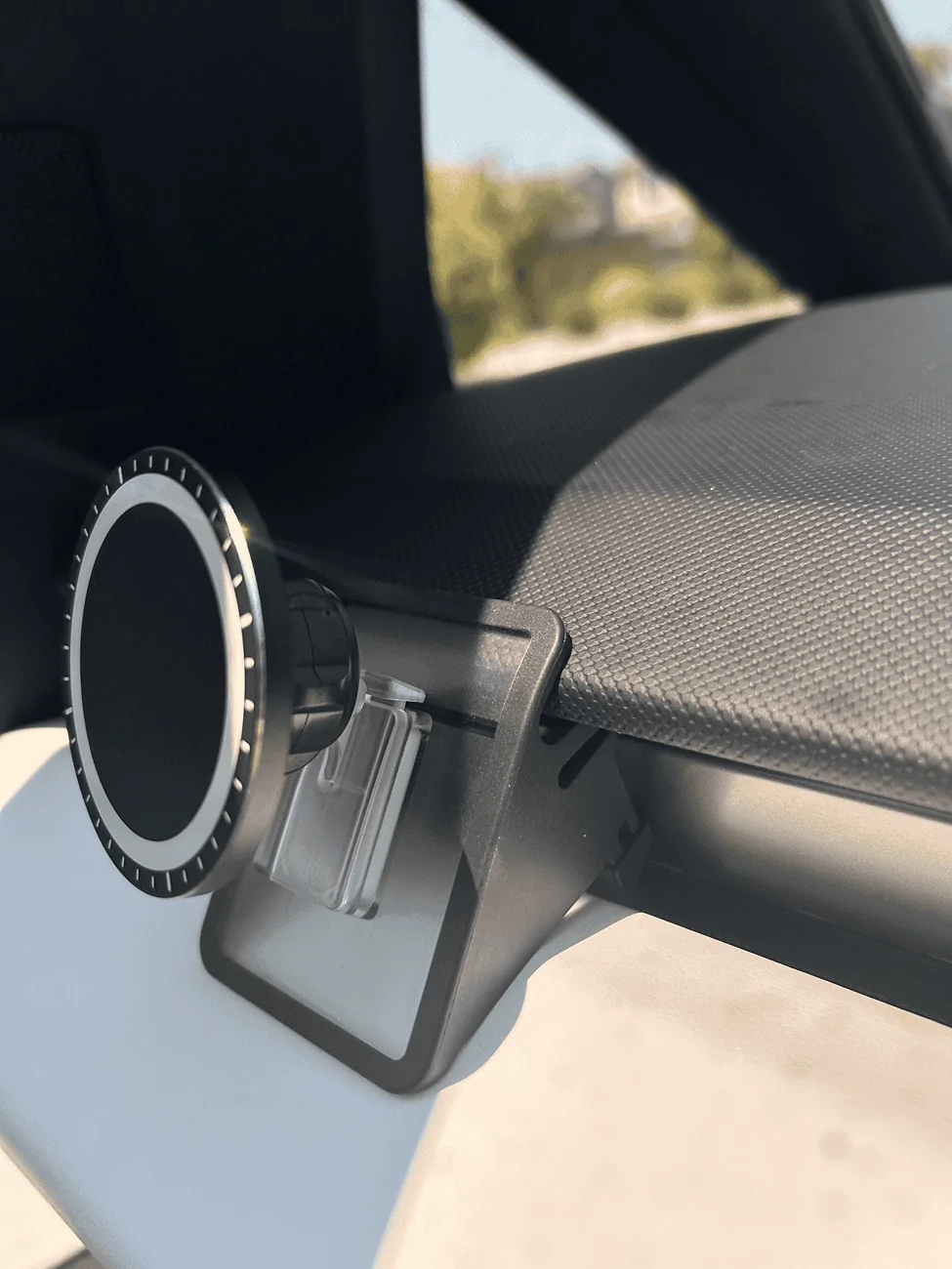 Tesla Cybertruck Another place to mount phone tempImageG0RNV
