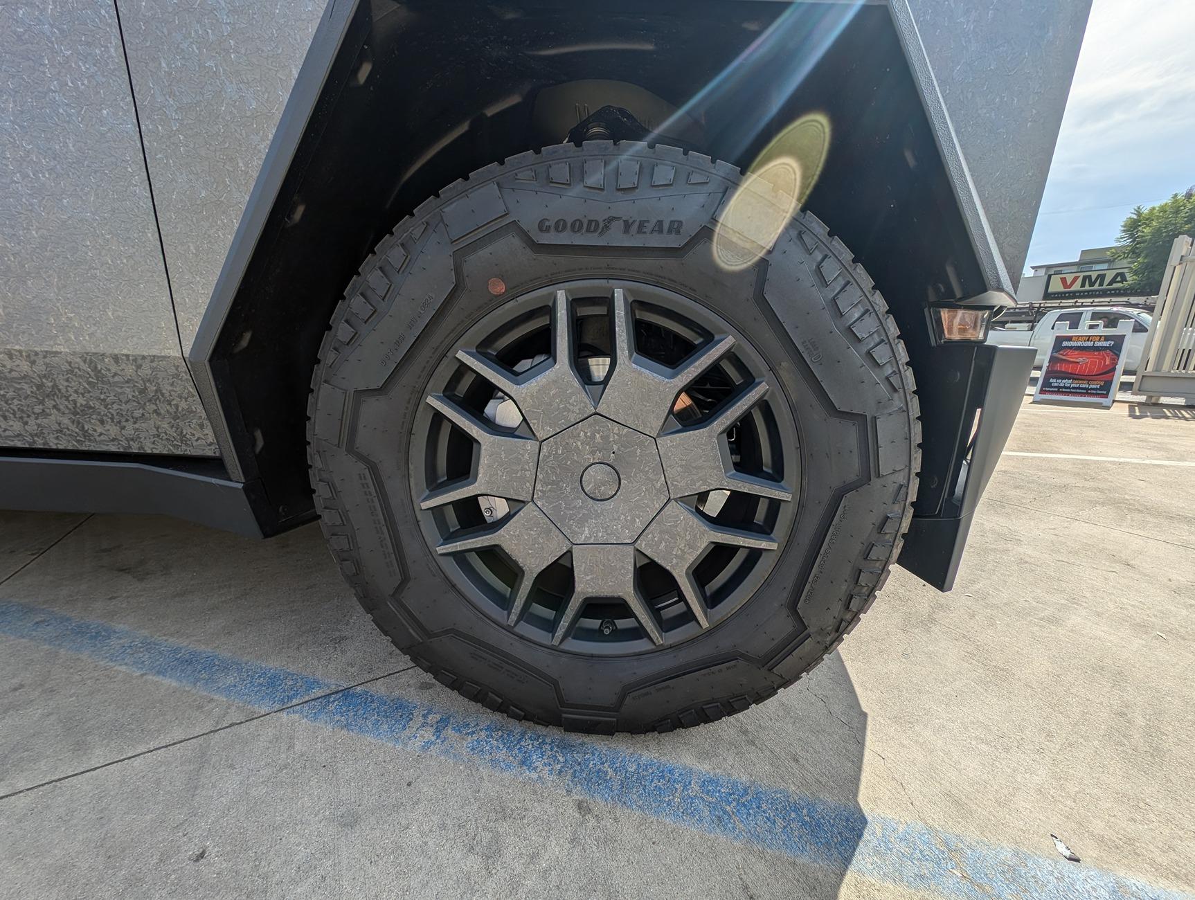Tesla Cybertruck Forged Carbon Fiber (Matte PPF) New Release PXL_20240801_230126634