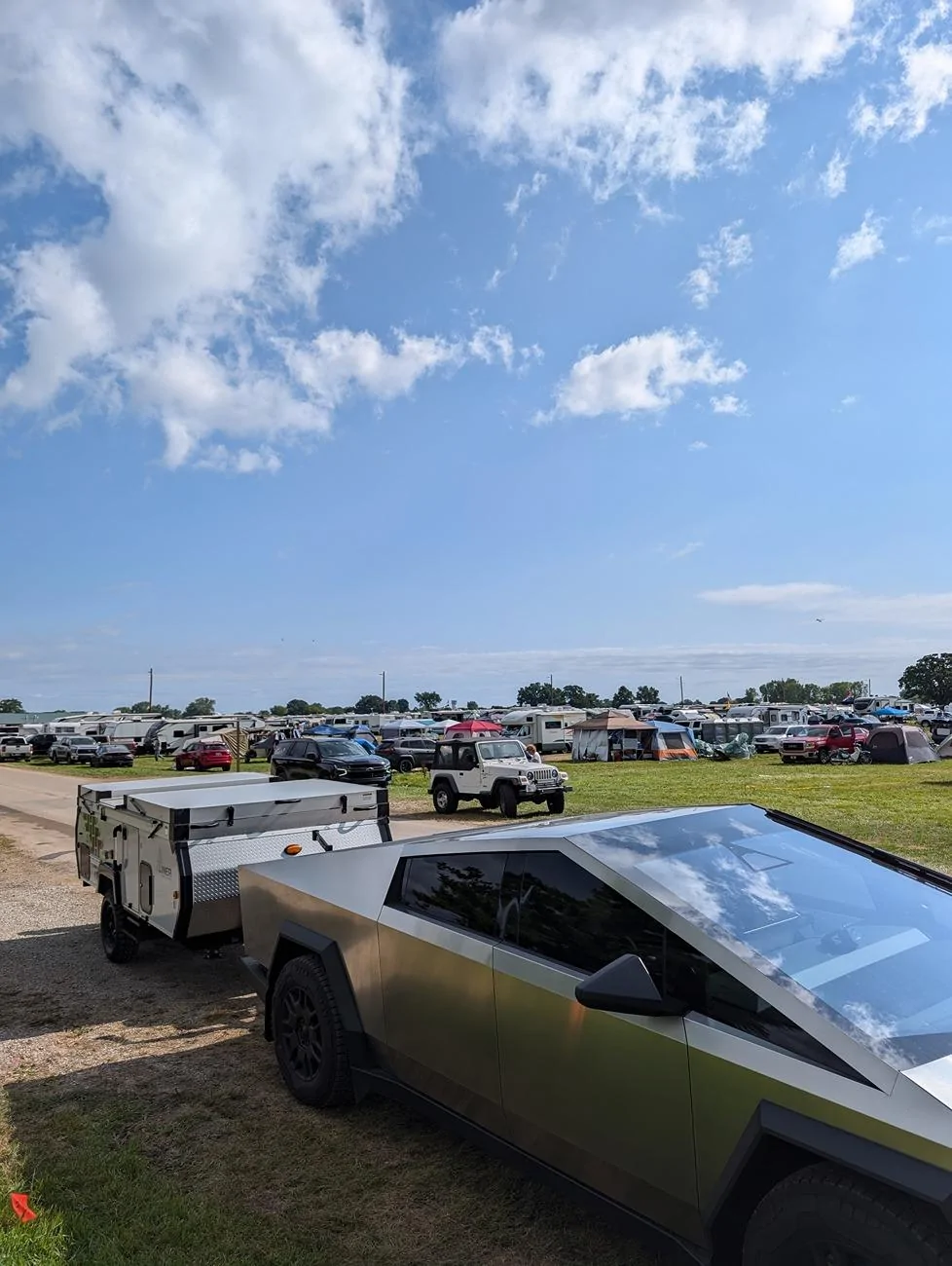 Tesla Cybertruck 🦾 Cybertruck doing truck stuff!  Post your photos! 2024-07-25 09.27.04