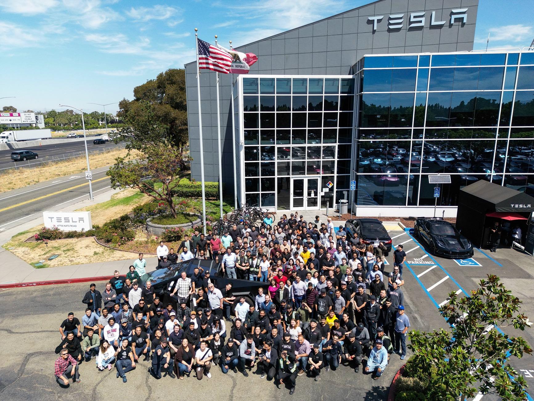Tesla Cybertruck Official: 1st Dry Cathode Battery Cybertruck and Its Development Team guavivwxmaaf2jo-jpe