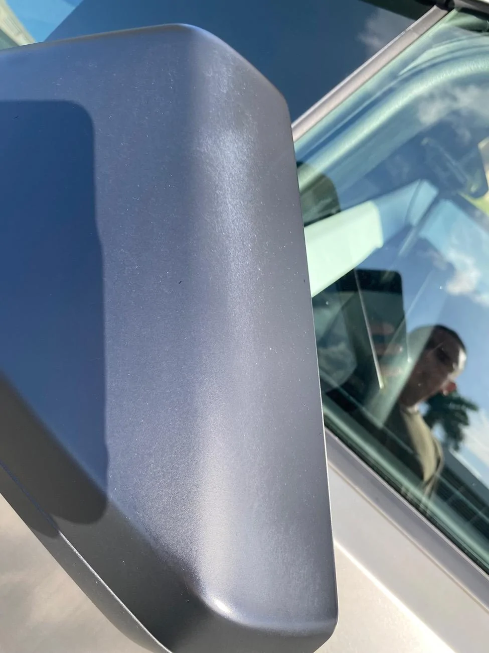 Tesla Cybertruck Side mirrors plastic color fading IMG_9955